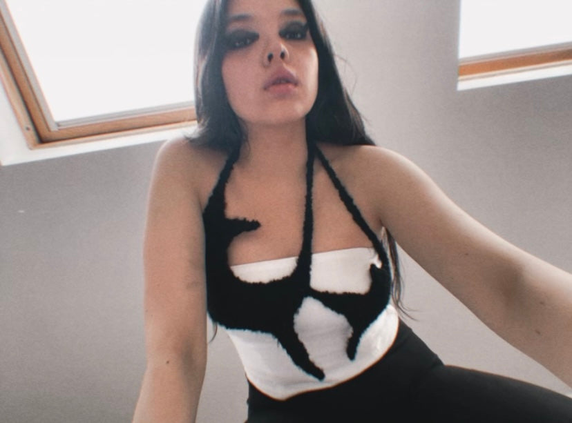 Soft asymmetric crocheted top N°1